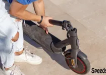 How to fold a razor scooter in half