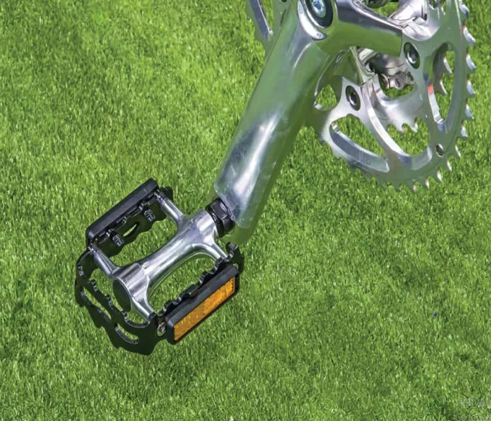 how to remove bike pedals